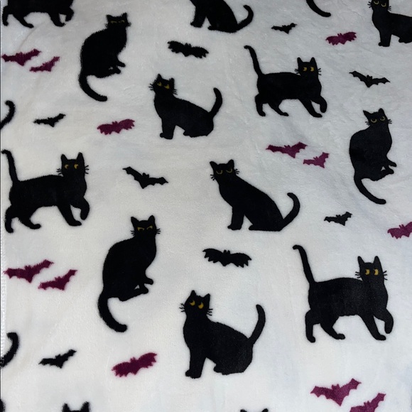 Cats and bats throw blanket - Picture 1 of 14